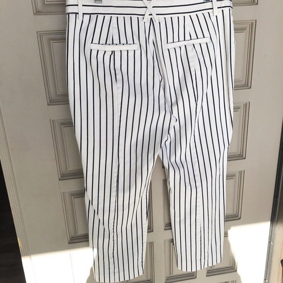 Catherines Capri Pants Sz10 White/Blue Stripe Cotton/Spandex Back Pockets Used - Picture 2 of 3